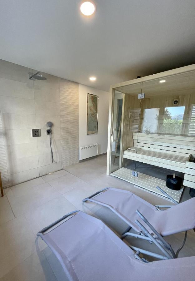 Vacation Family House On The Beach Stara Novalja Luaran gambar