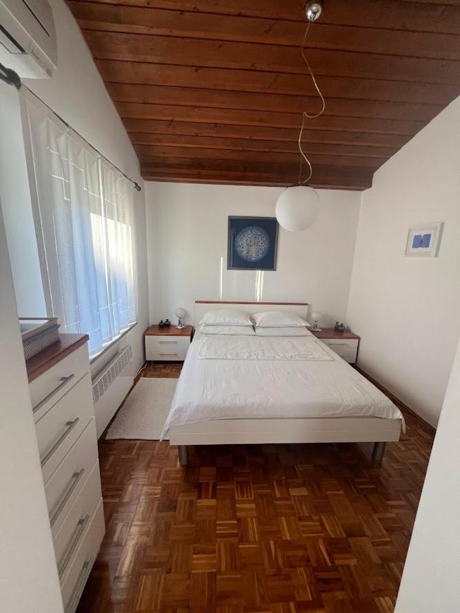 Vacation Family House On The Beach Stara Novalja Luaran gambar