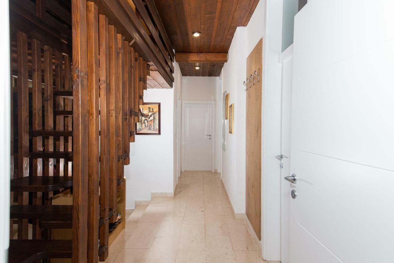 Vacation Family House On The Beach Stara Novalja Luaran gambar