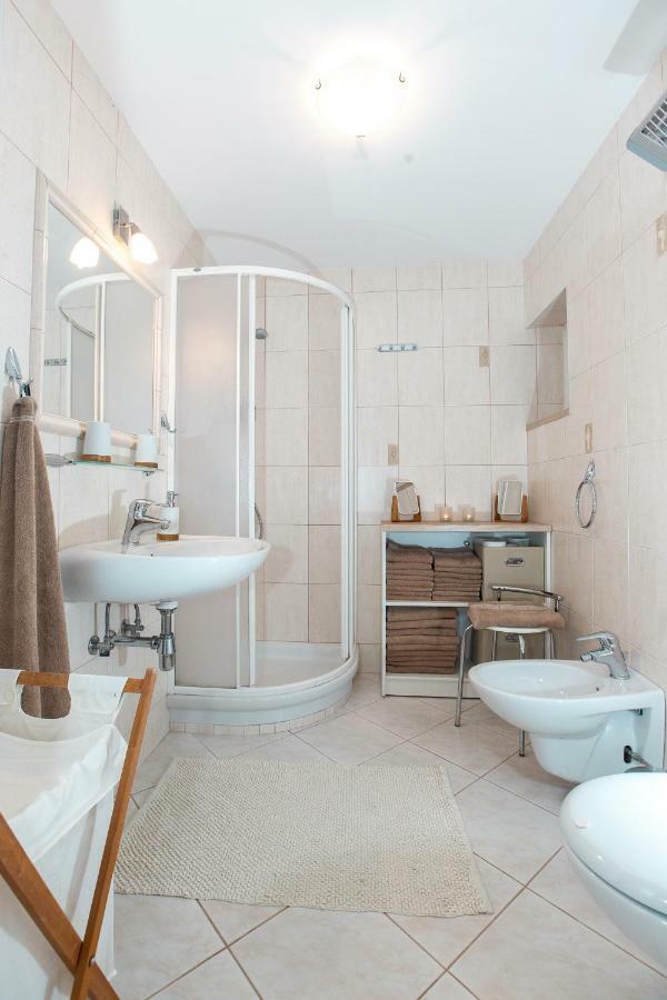 Vacation Family House On The Beach Stara Novalja Luaran gambar